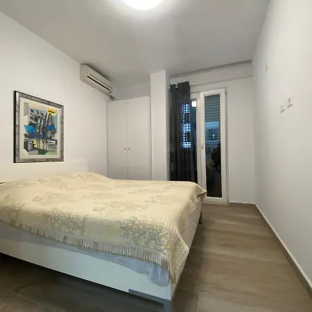 Apartment Mali Robit *
