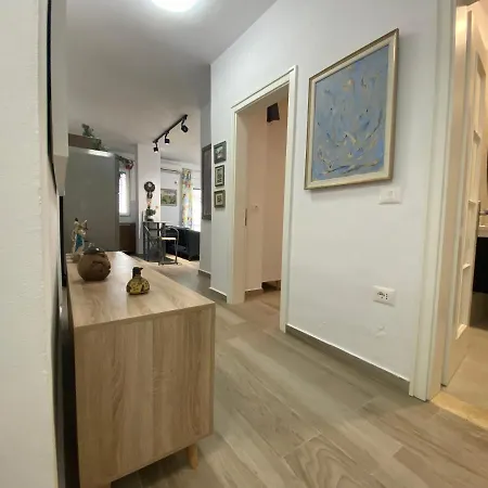Apartment Mali Robit